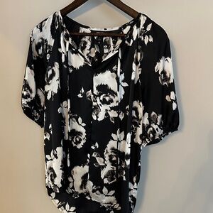 Simply Vera Vera Wang Black and White Floral Blouse